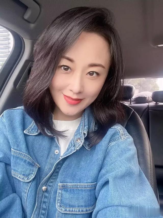 淡雅中年美少女,明眸皓齿,魅力四射!