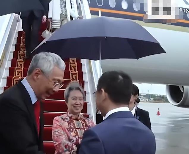 72岁李显龙访华,夫人气场十足,曾掌舵全球最大政府投资基金