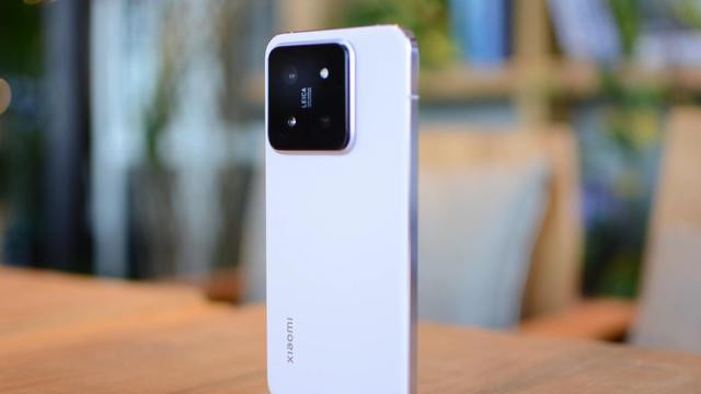 小米豁出去了，徕卡三摄+骁龙8Gen3+IP68，高配旗舰跌至3438元