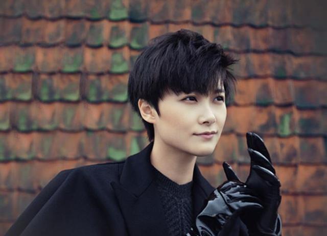 背景成谜、无人敢娶!一场微博之夜,彻底戳穿了李宇春的真正实力