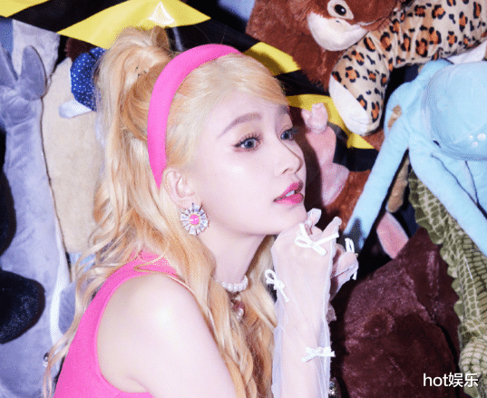 孙怡一夜炸出5万恶评,自曝分手却同在西班牙,男方发声越描越黑