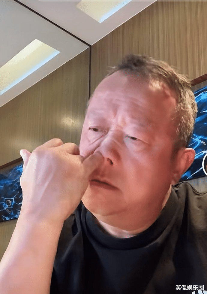 新瓜!曾志伟连夜删光小杨哥合影,更改名字,沫沫闺蜜爆消失真相