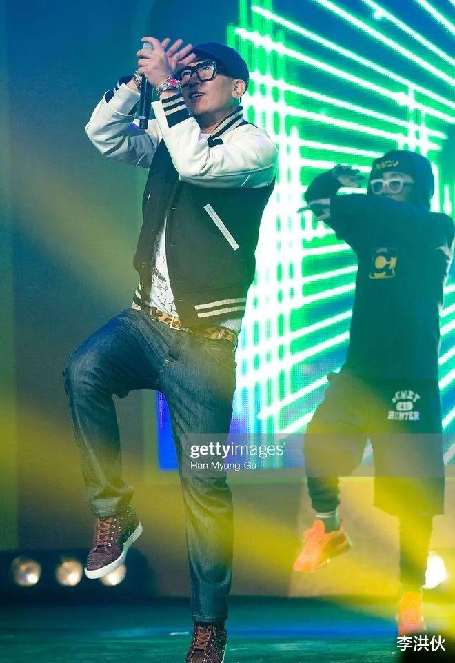 黄宣被人认成具俊晔,还有人追着喊“姐夫”,小S又上手摸肌肉了