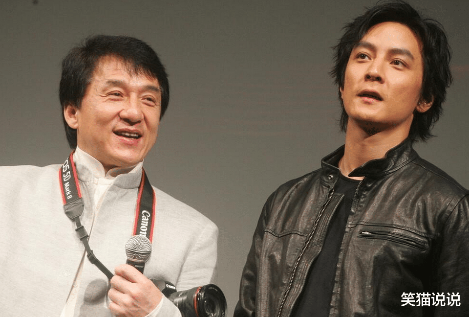 吴彦祖与成龙聚会,两人贴头合照好欢乐,网友呼吁再合作!