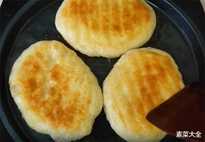 脆皮油酥饼,不擀面不揉面,只要加上它,一抻一卷,个个外酥里软