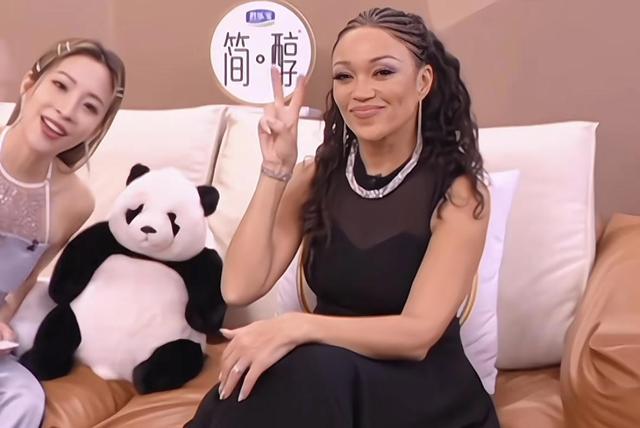 没后台、没人罩、没热度,美国歌手香缇莫,沦为内娱综艺的炮灰