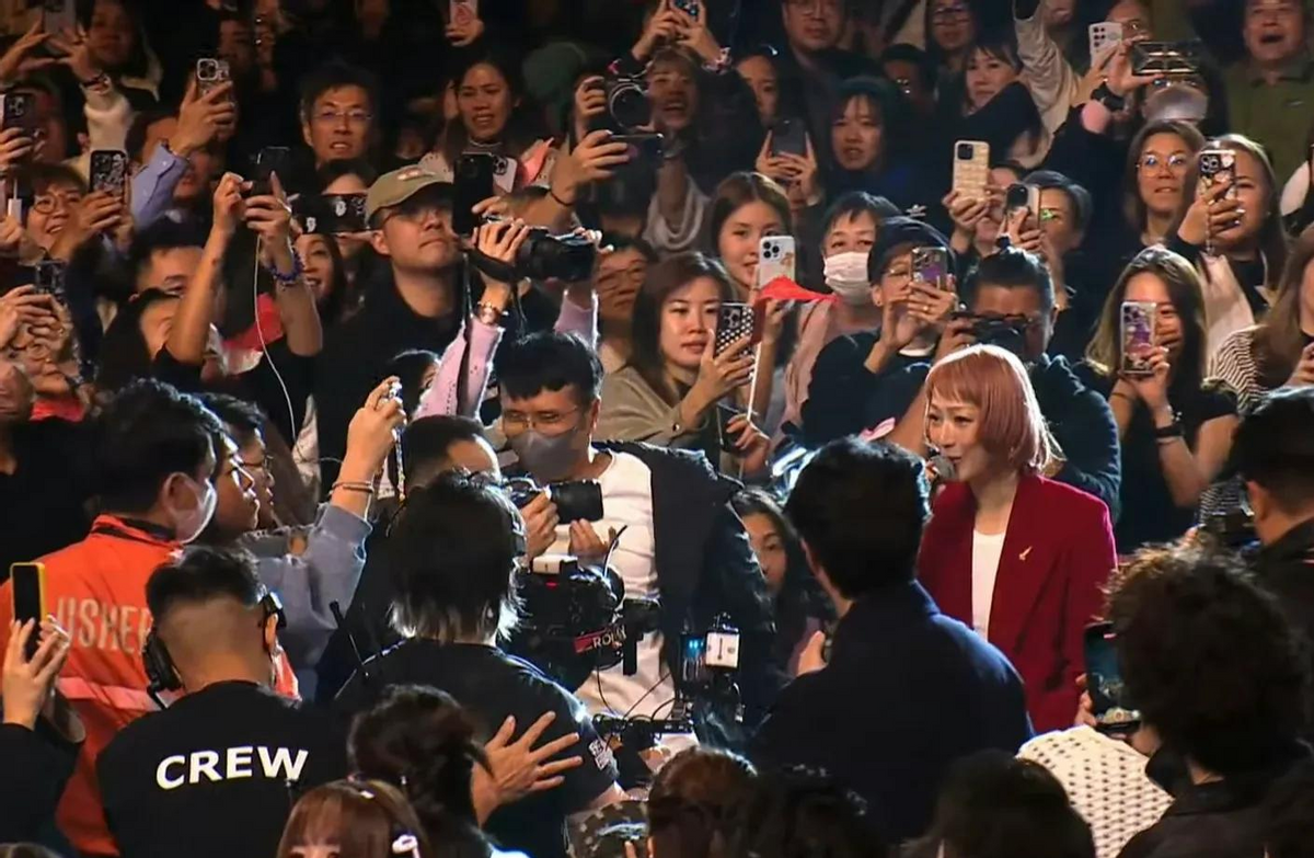 24年后重返荣耀！郑秀文再夺叱咤乐坛我最喜爱女歌手金奖