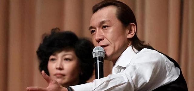 “春晚主持人”李咏:黑色三分钟成事业污点,死后拒将遗体送回国