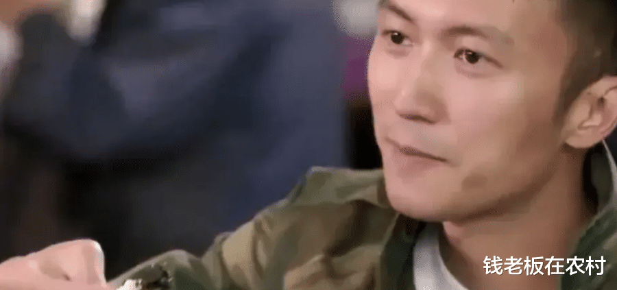 谢霆锋太有钱了,吃鱼子酱直接一大坨吃,一口要几百块钱吧