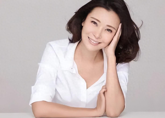 从“痛恨小三”到“成为小三”，被李亚鹏抛弃过的柯蓝有多疯狂?