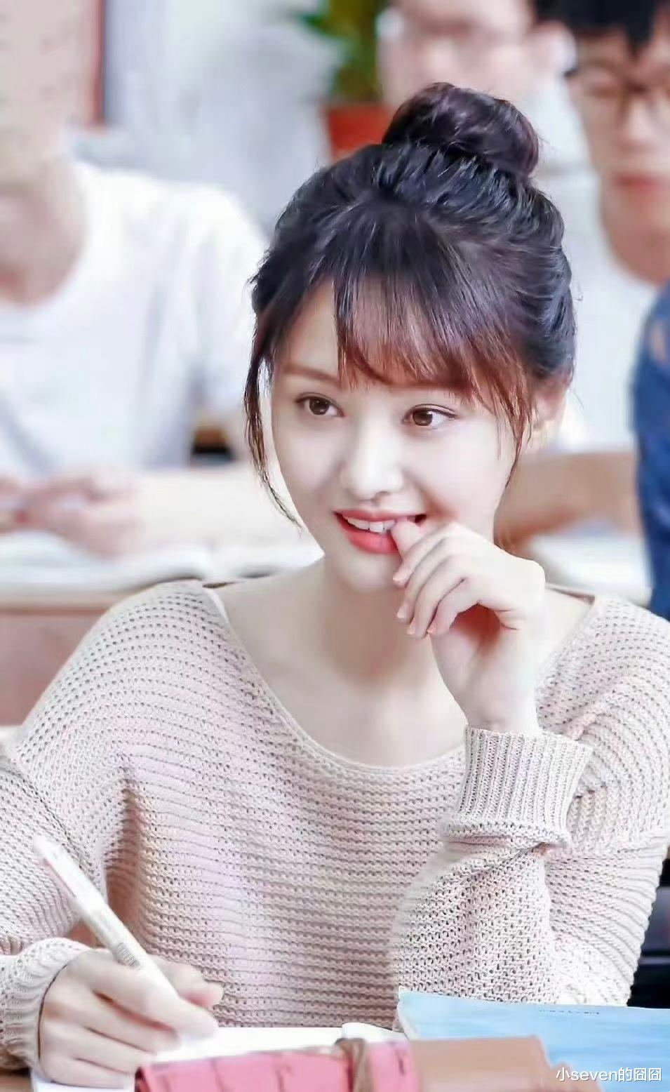 郑爽晒圣诞过节照被调侃，看似在美国生活潇洒，其实过得并不好