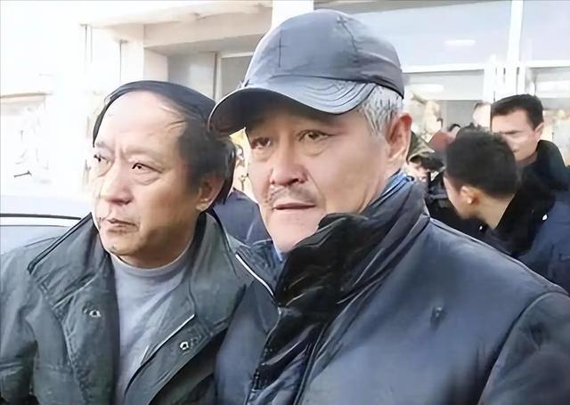 牛群终于坦白真相!首谈不再与冯巩合作的原因,每到春晚必出事