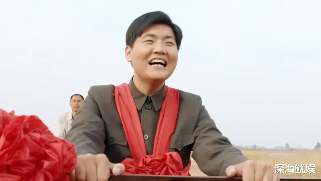 等了1年，首播口碑炸了，年代剧《故乡的泥土》凭啥这么狠？