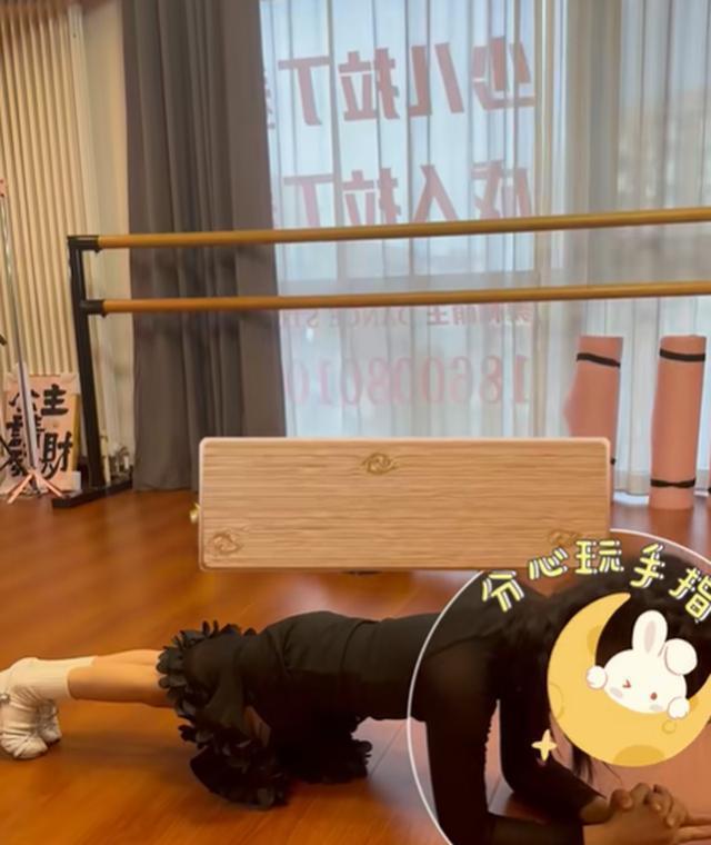 颖儿带女儿探班付辛博,6岁女儿出镜穿228元汉服,跳拉丁舞显早熟