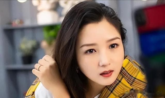 释小龙何洁分手13年后,一个身家过亿,一个捉襟见肘