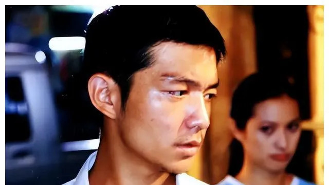 他曾因打架被北电开除，演技一级棒，却几十年不温不火