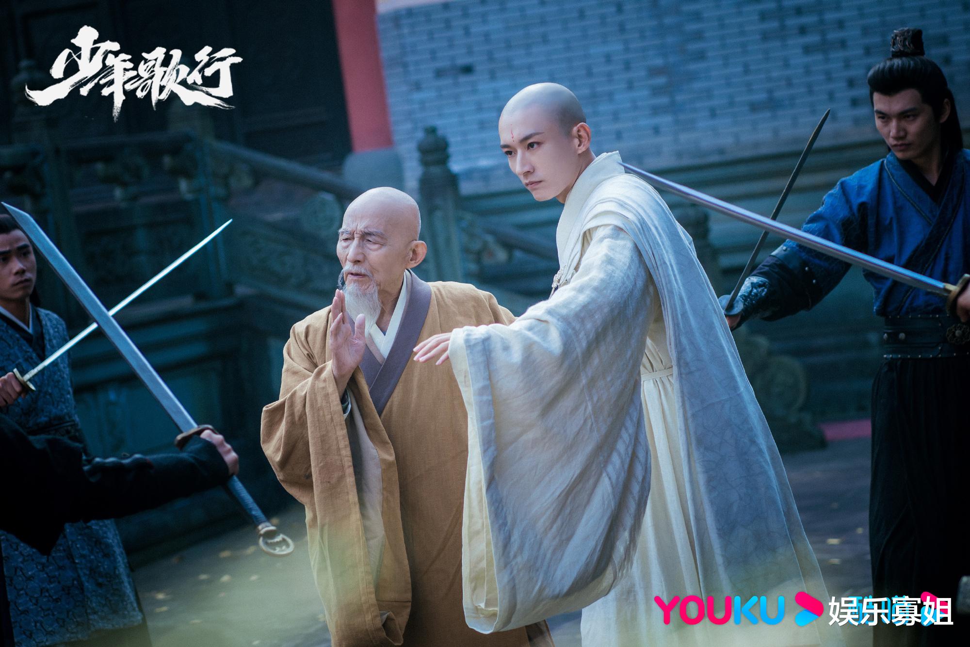 刘学义因《花间令》潘樾一角出圈，光头造型被网友称“梦中情秃”