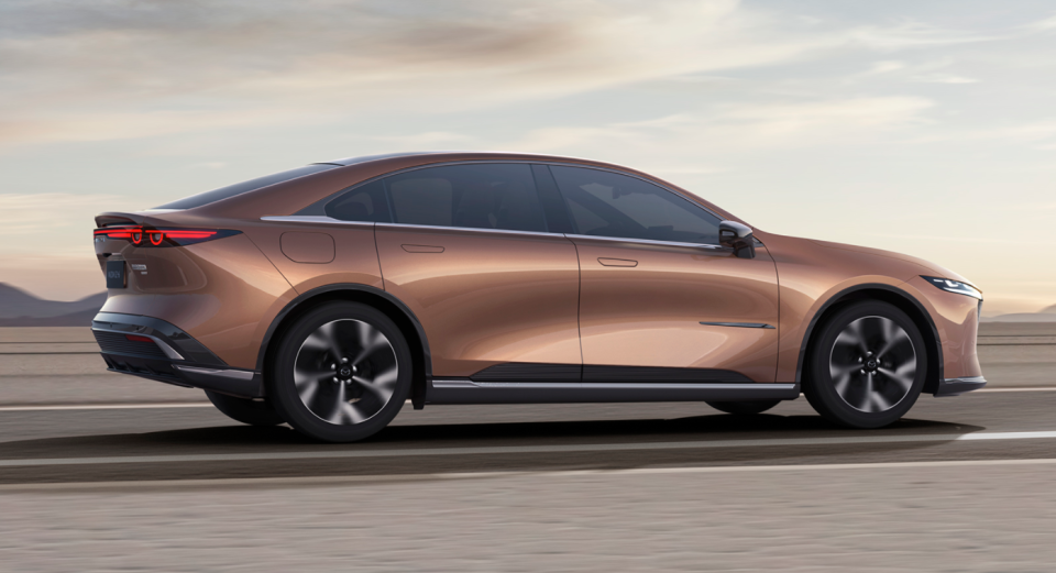 马自达“最后一搏”！比阿特兹漂亮，油耗1.3L，仅售13万多，剑指雅阁