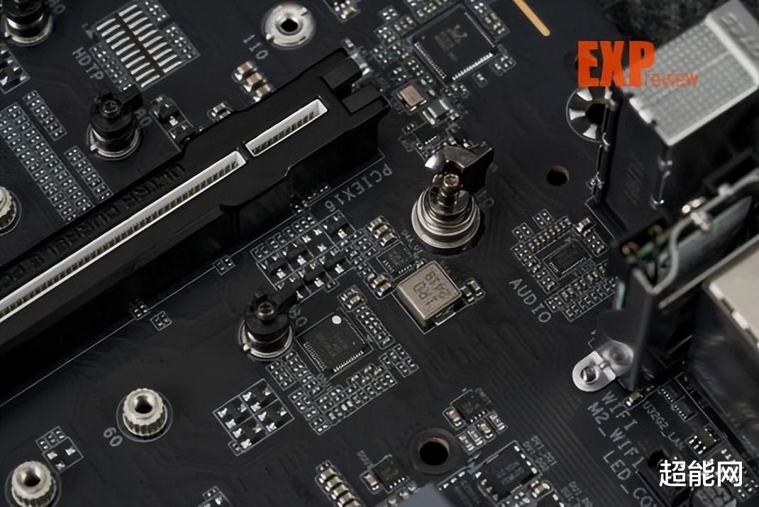 技嘉X870E AORUS MASTER評測：不止性能，還有獨到的外圍體驗