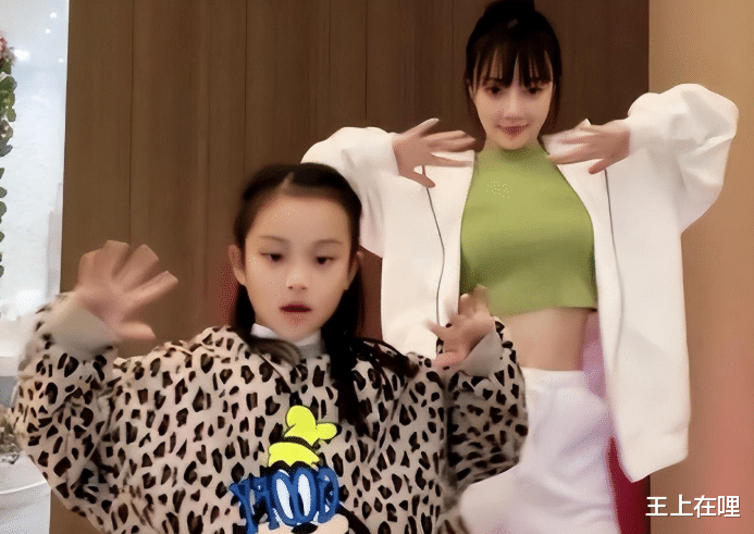 11岁甜馨被骂翻！cos初音未来引争议，道歉后注销账号