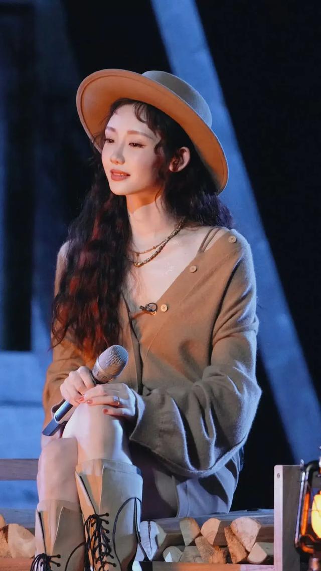 冯小刚直言：她太能装了，永远都红不了，更别提是拿奖了！