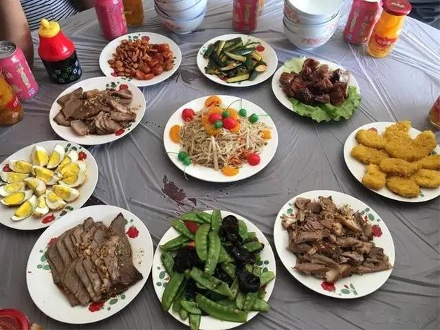 我国哪里的宴席最糊弄人？5个地方榜上有名，估计随礼一百都嫌多