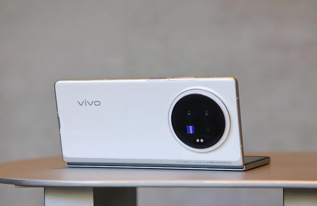 vivo手機太拼了，海藍電池+IPX8+超可靠鎧羽架構，性價比超高