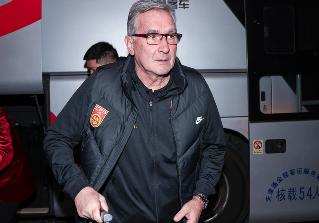 陈百祥言论冲上热搜:14亿人挑不出11个踢世界杯!网友:人情世故