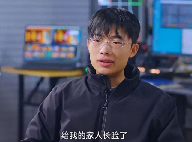 成名半年怒赚8000万,仅靠一首翻唱歌曲逆袭人生,他给家人长脸了