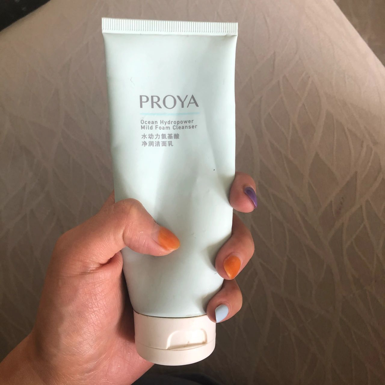 美白洗面奶真的能变白吗，选对产品有效美白清洁不烂脸