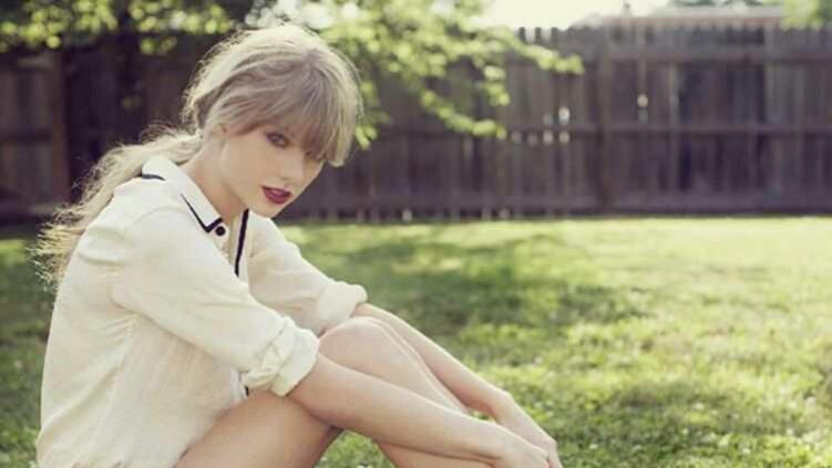 霉霉顶流实锤！新加坡补贴300万美元求她开唱，算下来稳赚不赔？