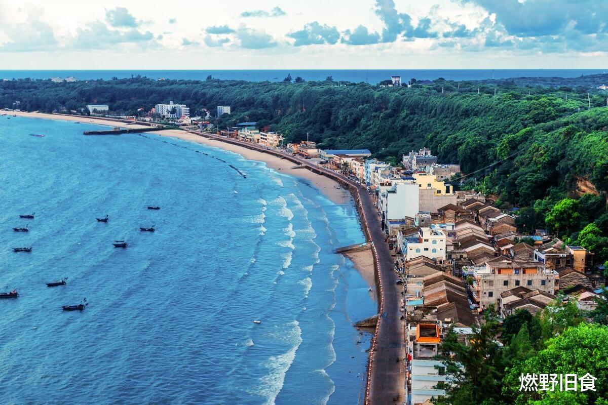 性价比高过三亚，小吃比厦门还多，这个南国小城最适合盛夏逛吃