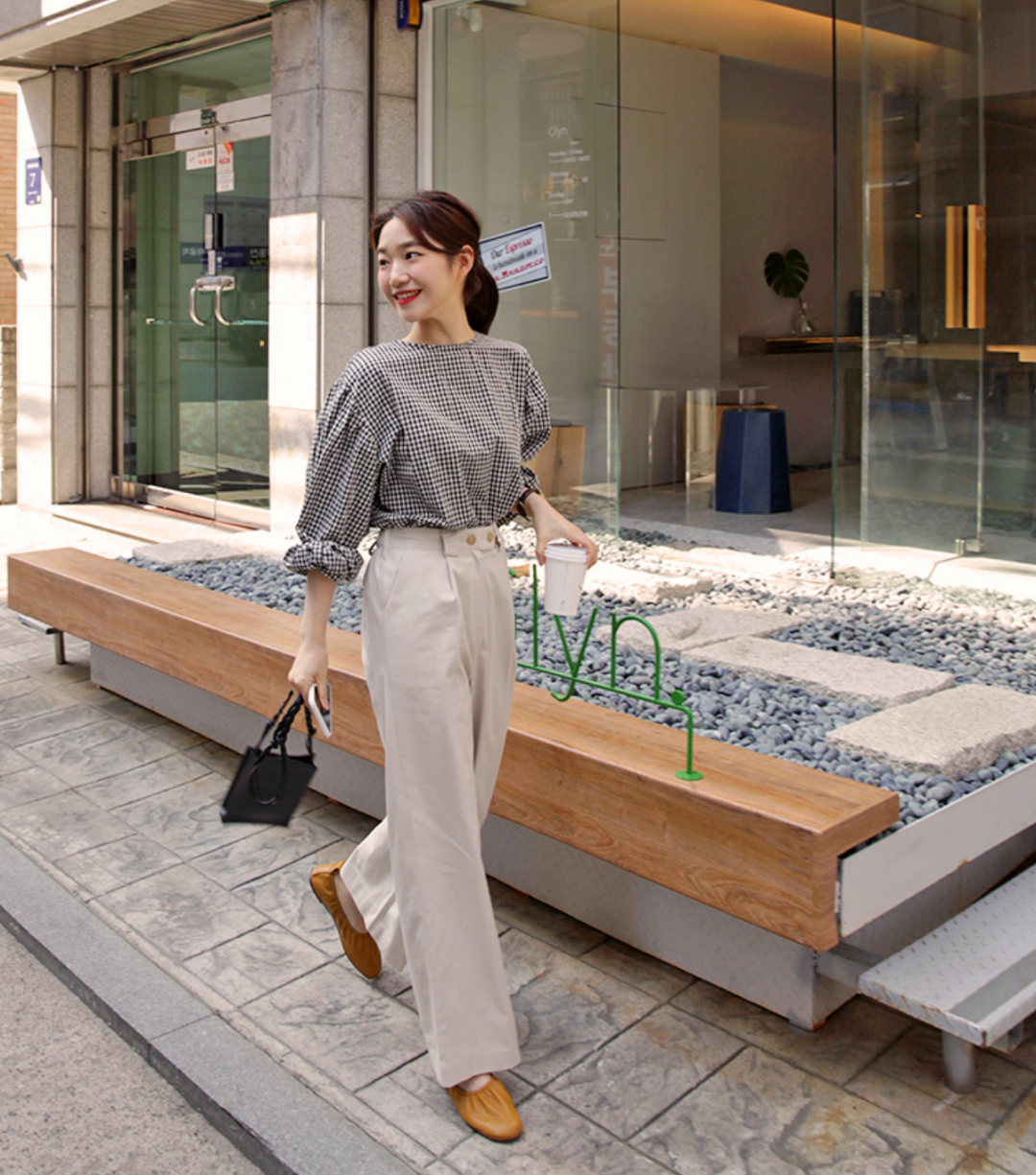 奶奶鞋为什么火了？瞧时髦精们在这个春夏爱上它！百搭耐看又洋气