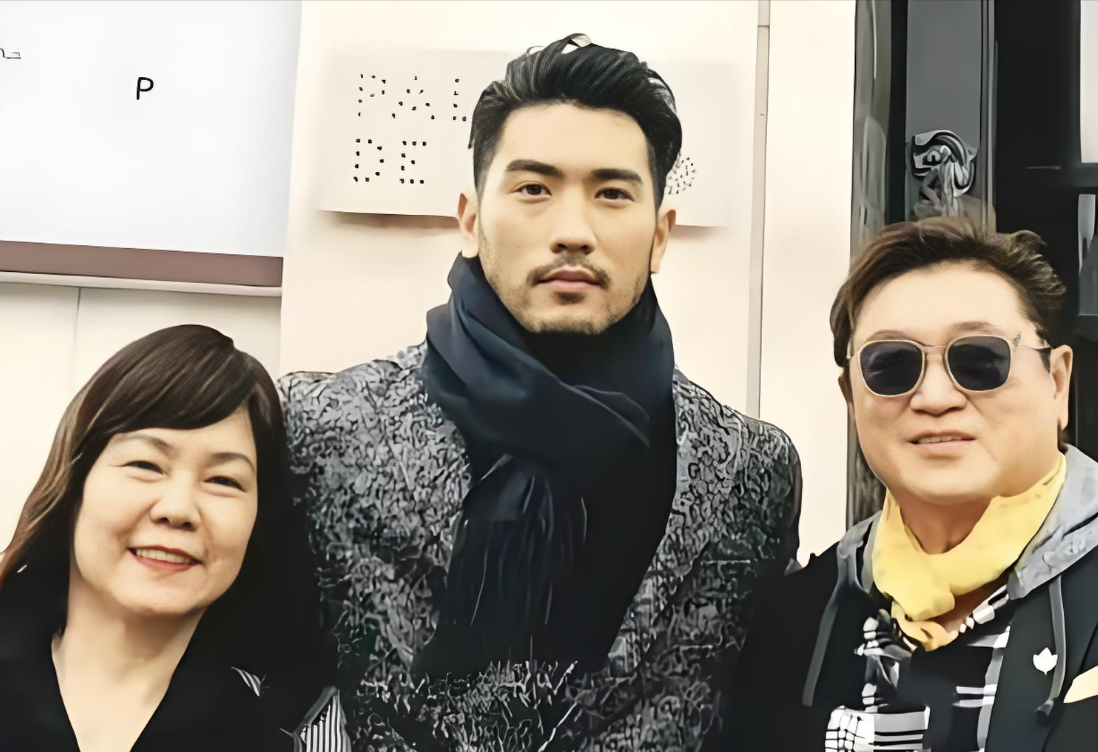 著名演员高以翔去世4年后,父亲又离世,悲情妈妈的泪擦不干