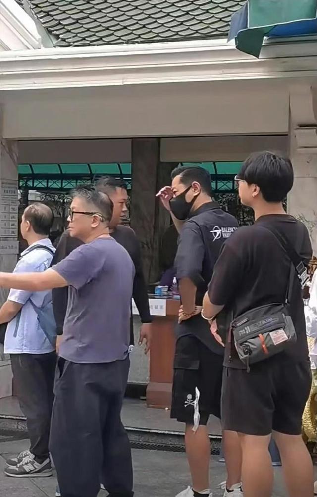 大瓜！古天乐泰国拜四面佛，送4头金象！眼神上热搜！王石也在！