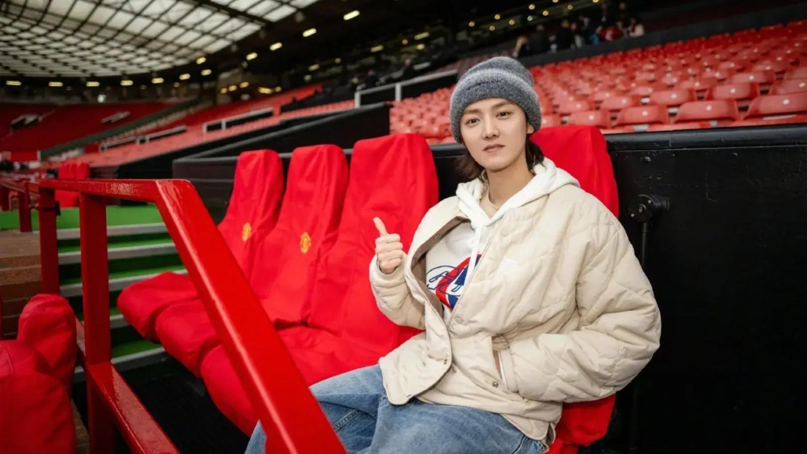 李宏毅嚼槟榔遭王楚然白眼！卖13块钱的衣服，公然与鹿晗恶意竞争