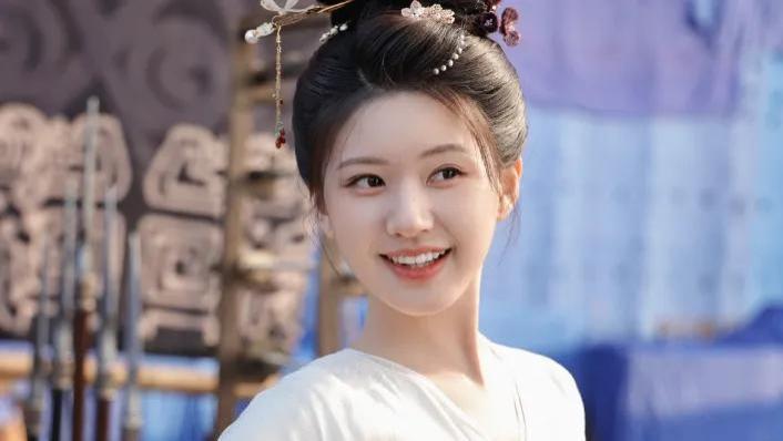 赵露思新代言销量惨淡，才卖出四件，模特图也是一言难尽