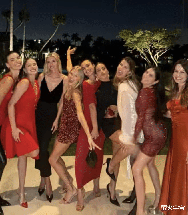 43岁伊万卡被曝“永久退出”后首现身,瘦到锁骨能盛水,丈夫和仨娃相伴