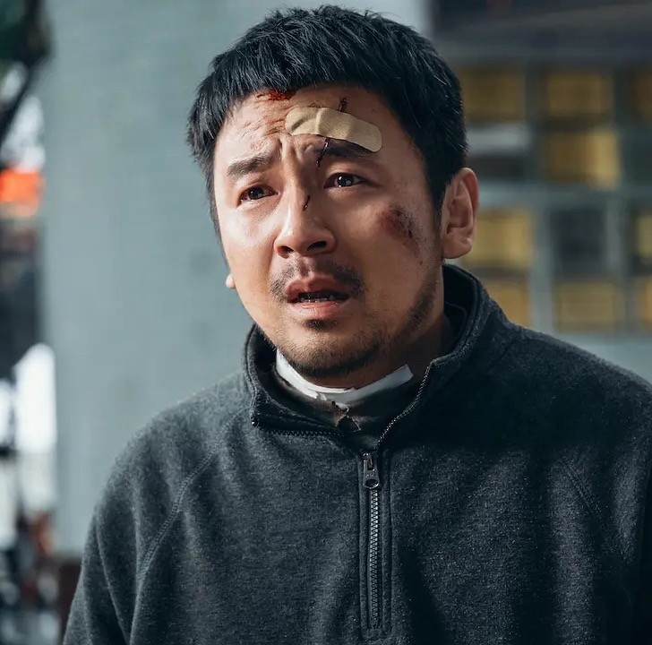 冯小刚出山,雷佳音入局,胡歌回归,这部反特大片票房能否大爆