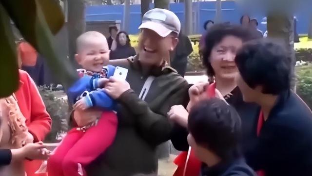 张峻豪|童星张峻豪：3岁出名，5岁上春晚，如今14岁的他早已是父母的骄傲