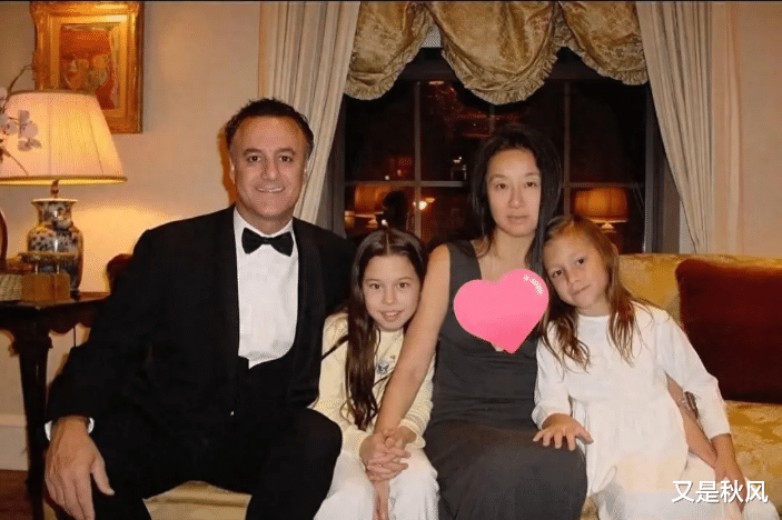 75岁王薇薇罕见晒孩子爹:歪牙咧嘴与她不般配,混血女儿倒是很美