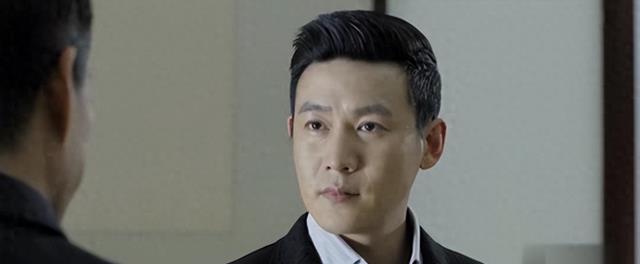 陆毅夫妇带女儿拔牙，16岁贝儿涂口红做指甲，陆毅皱眉表情抢镜