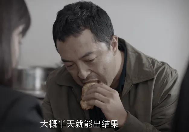 不会吃别尬吃!《我是刑警》富大龙吃面,让人看到假吃演员多离谱
