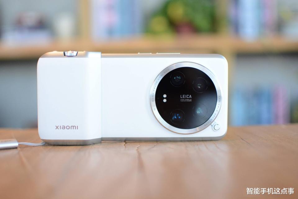 小米15 Ultra爆料汇总：四摄架构革新，且多种材质选择！