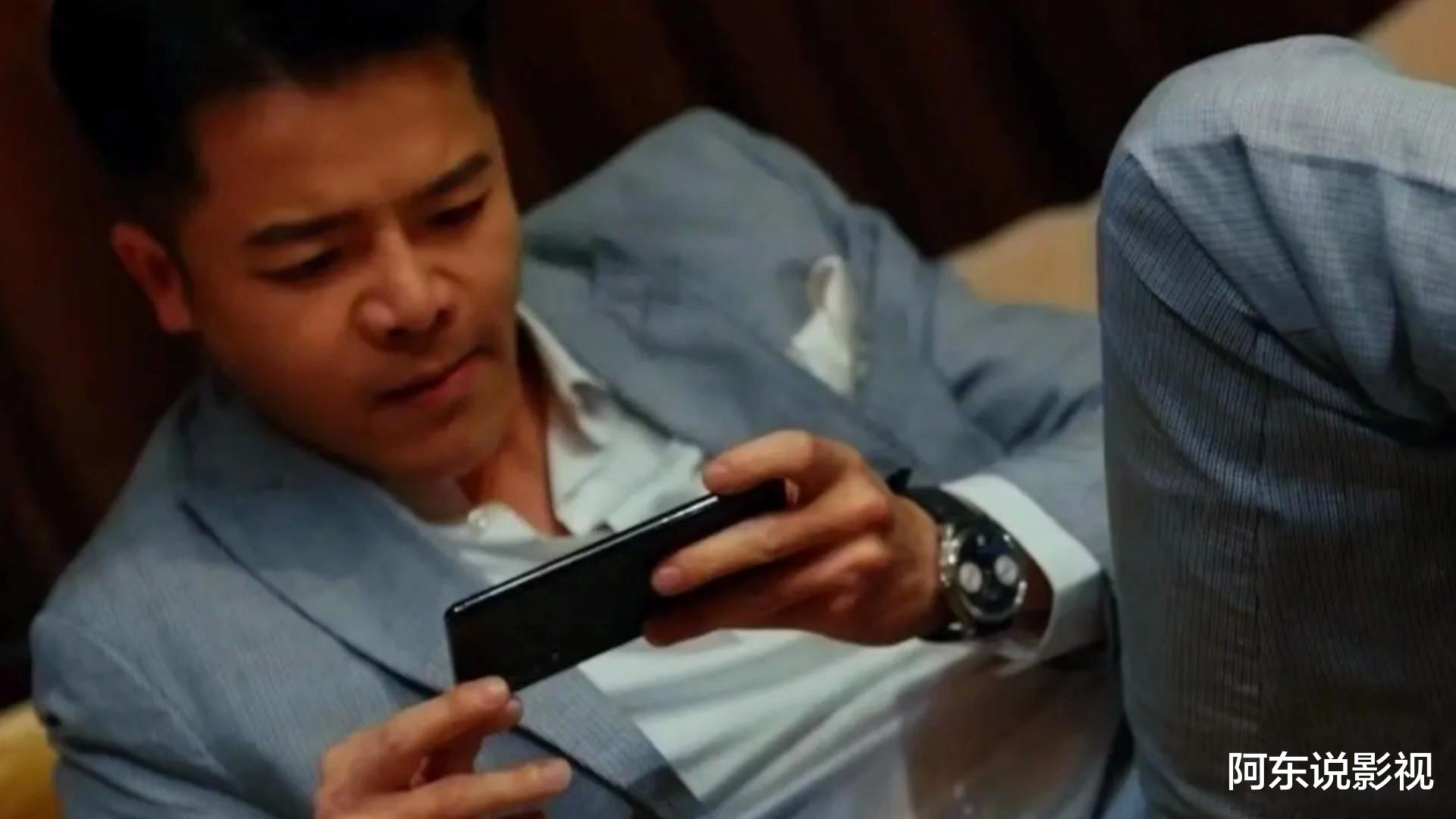 服装裸露,祝昕愿演翻版《狂飙》,被观众痛骂:直接露肉就行