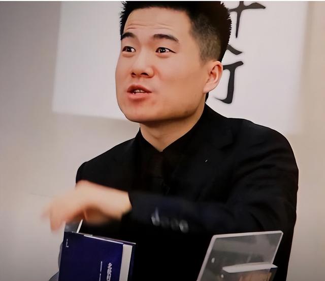 东方甄选女主播刚陷出轨门，董宇辉就被8亿推上热搜，又被牵连？