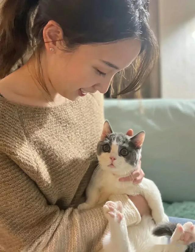 24岁钱天一美到上热搜,腿型太好看,网友感慨:光看脸就值回票价