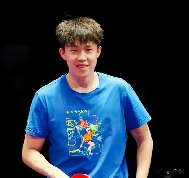 王楚钦直播问答环节,主持人都快“碎了”,我却笑翻在评论区!