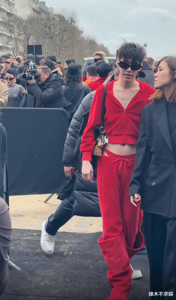巴黎时装周：林心如脸部浮肿，周笔畅风格大变，伊能静儿子太圈粉