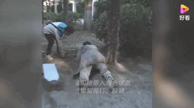 48岁张颂文北京的院子火遍全网,养花、种菜、养猫,让百万人羡慕